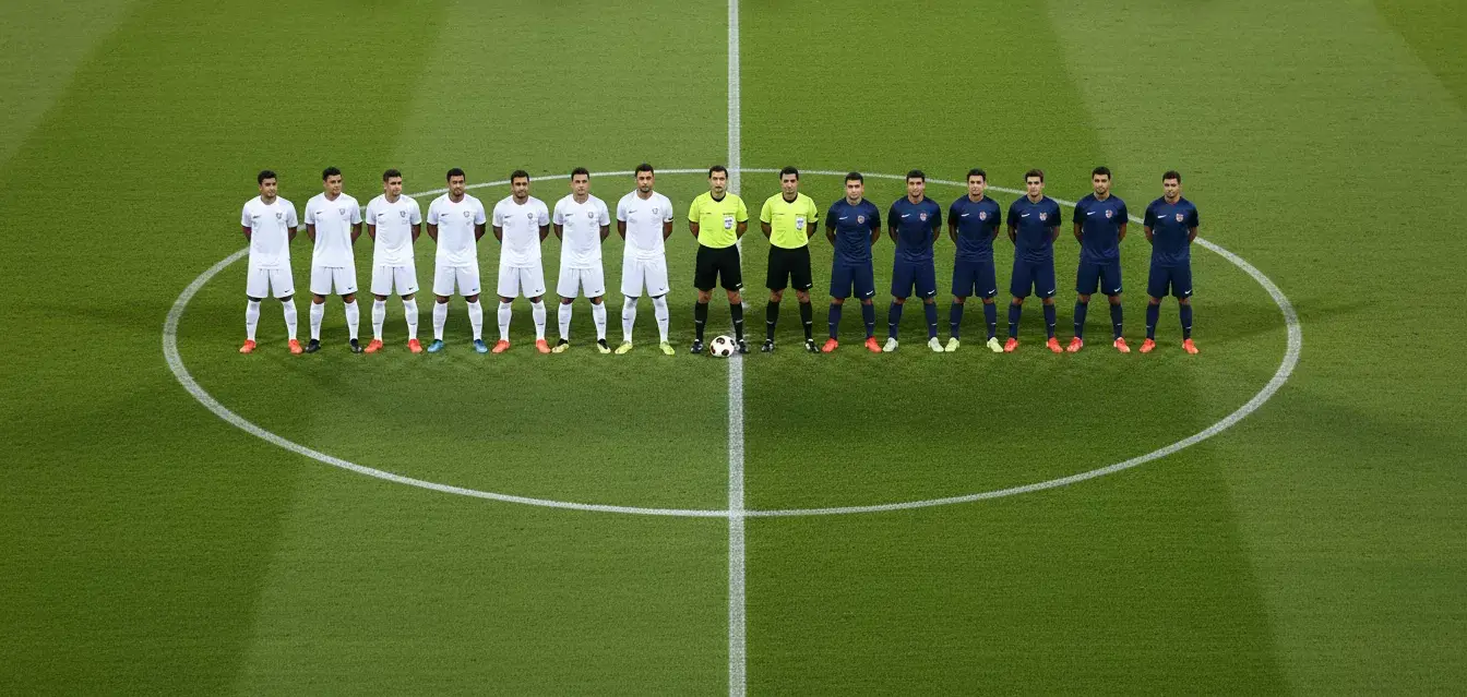 Dos equipos de fútbol en el campo durante un partido disputado e igualado